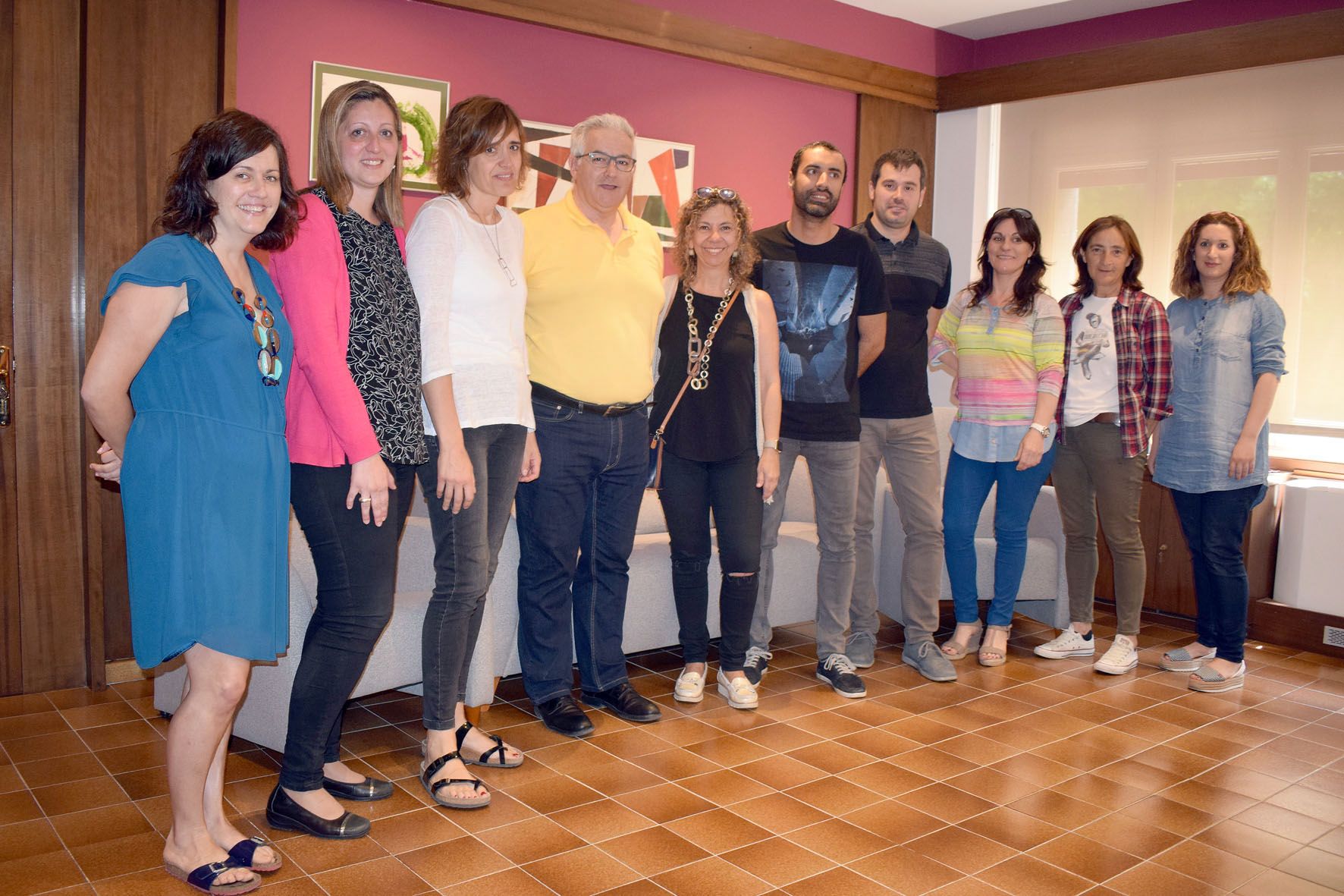 Foto de família de les persones presents a la reunió