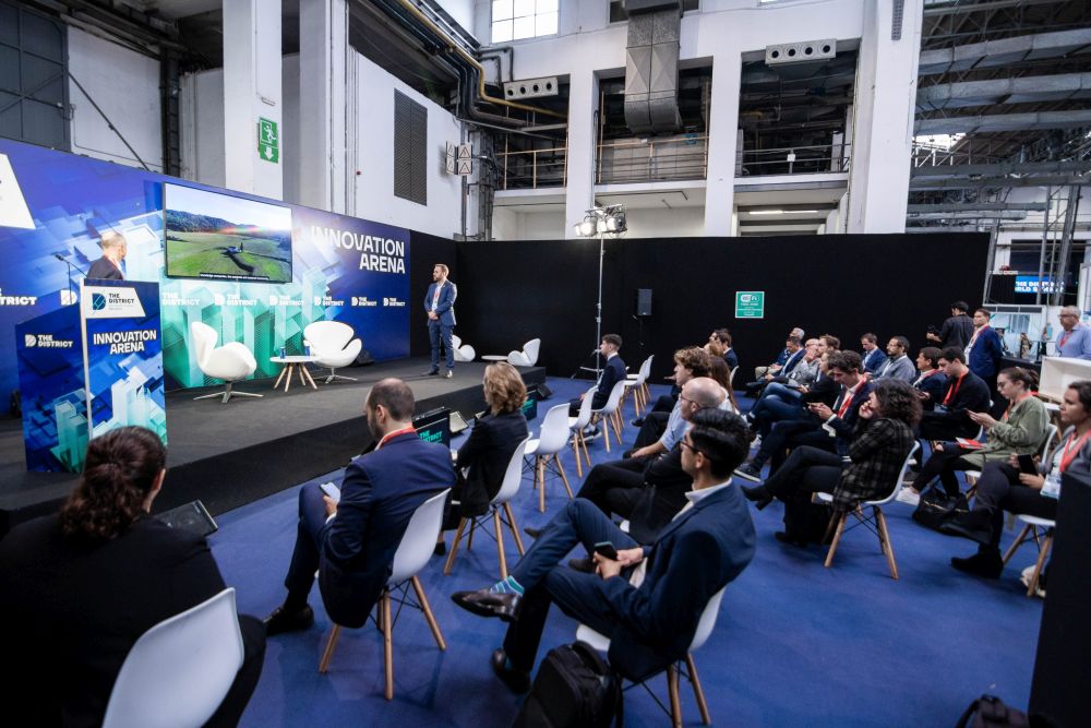 Moment de la presentació del Parc de l'Alba al congrés Tjhe District 2022