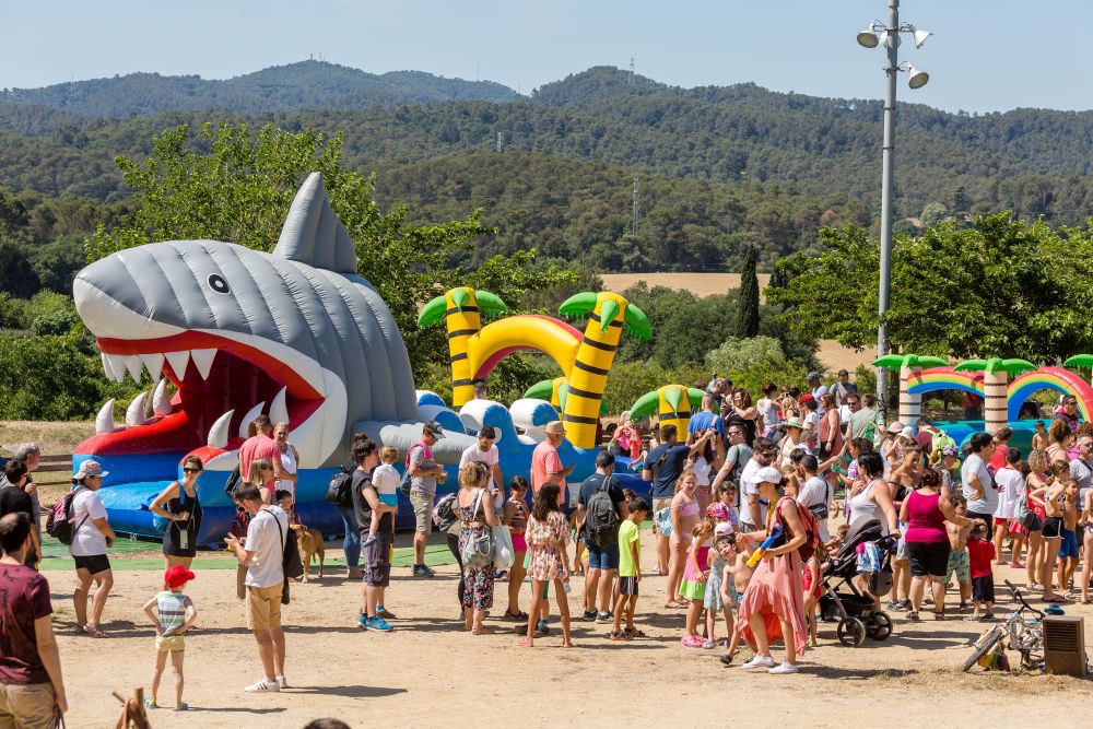 Inflables a la Festa de Canaletes de l'any passat