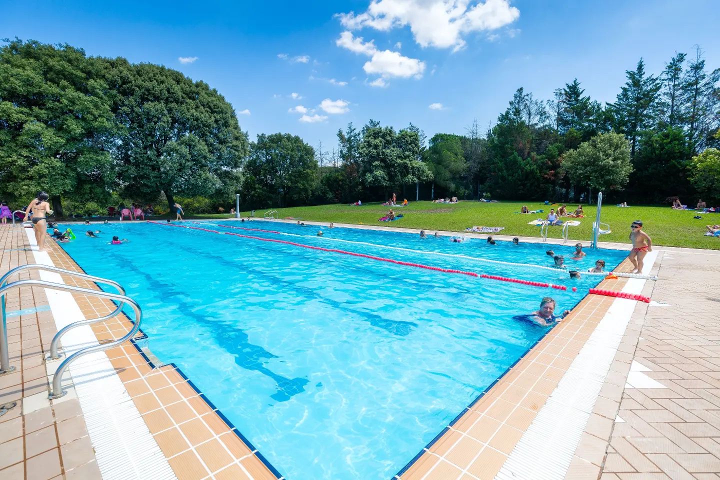fotografia d'arxiu de la piscina del Turonet