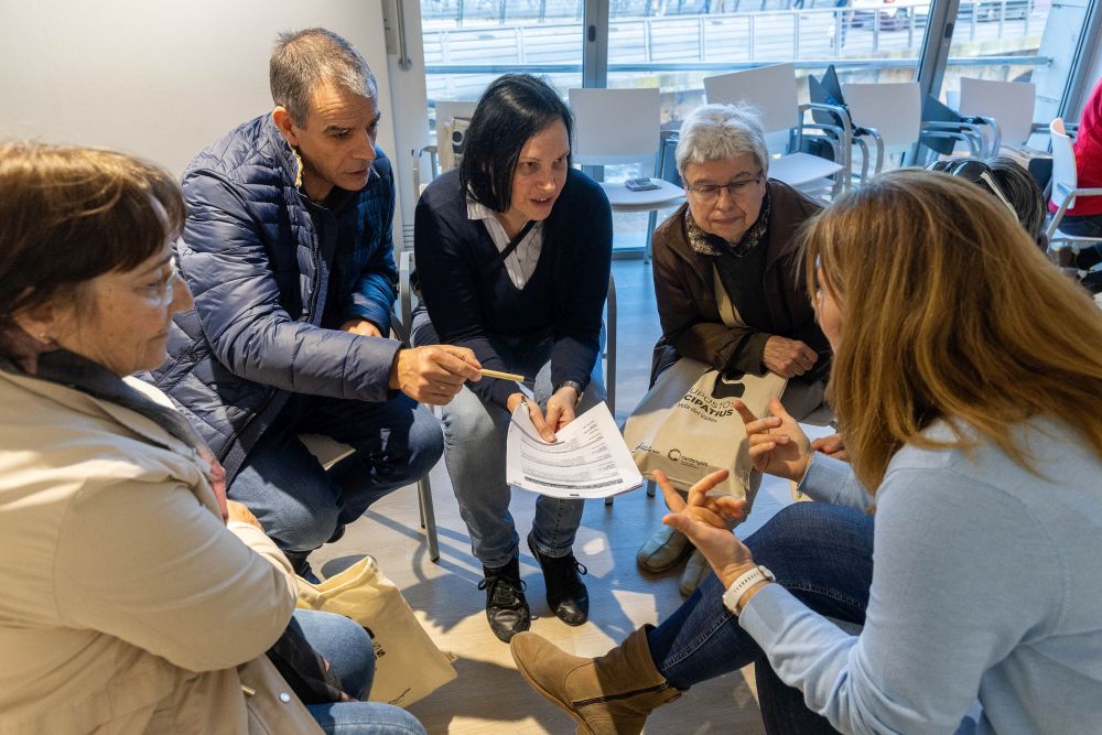 Grup de treball en el taller participatiu per escollir les propostes finalistes dels Pressupostos Participatius