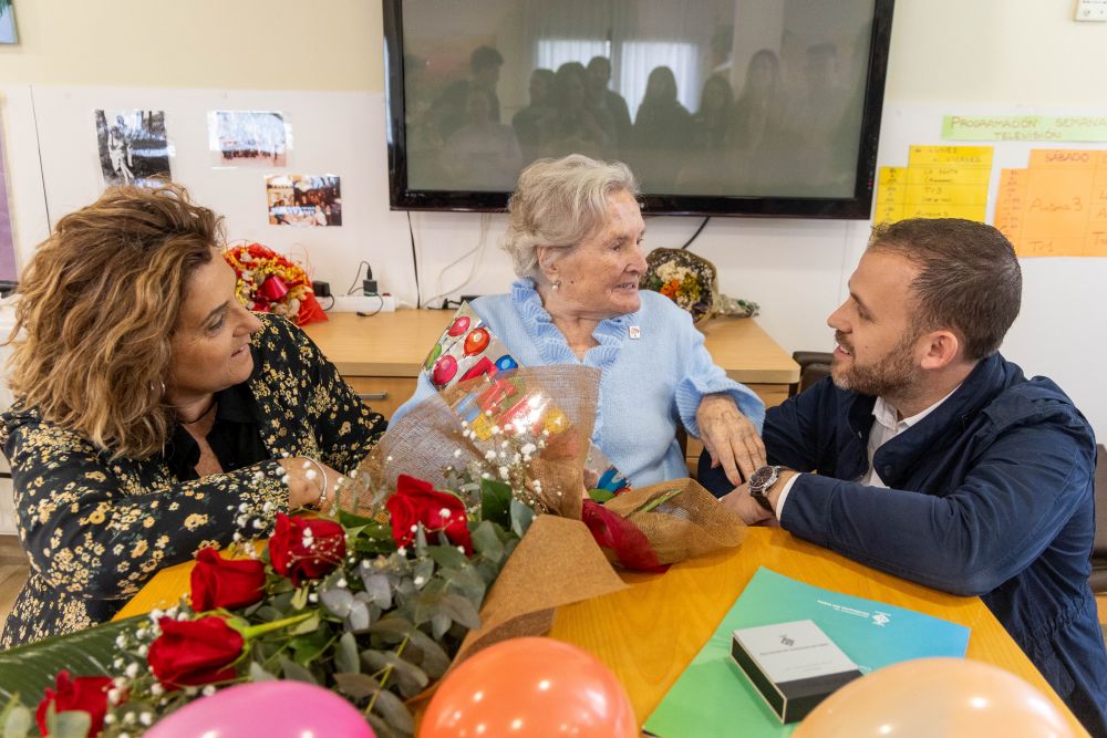 Homenatge a la centenària Gloria Escobosa Mirete