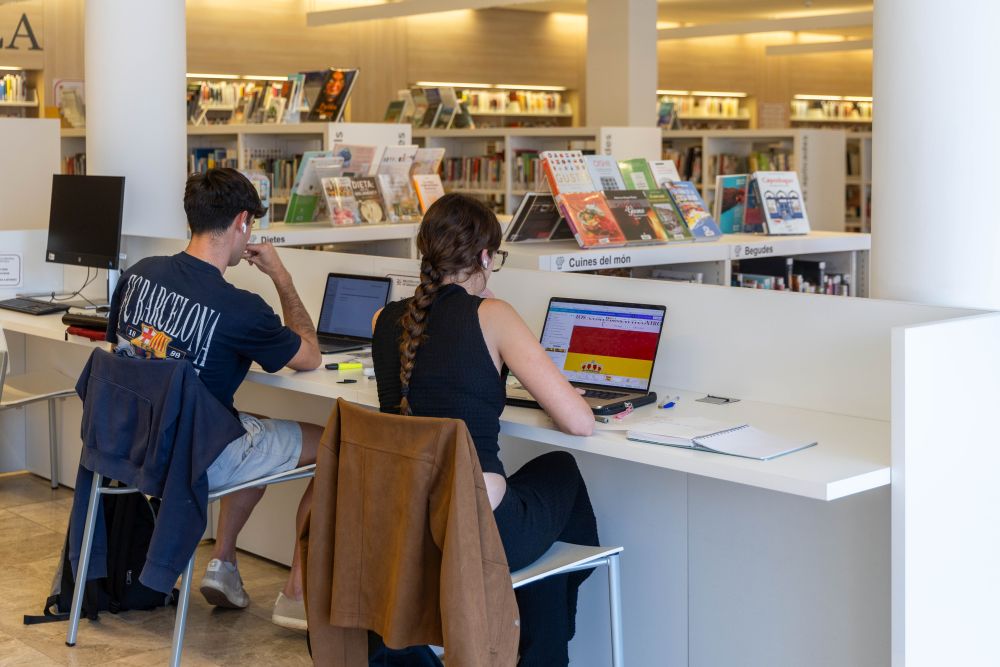 Estudiants a la Biblioteca Central