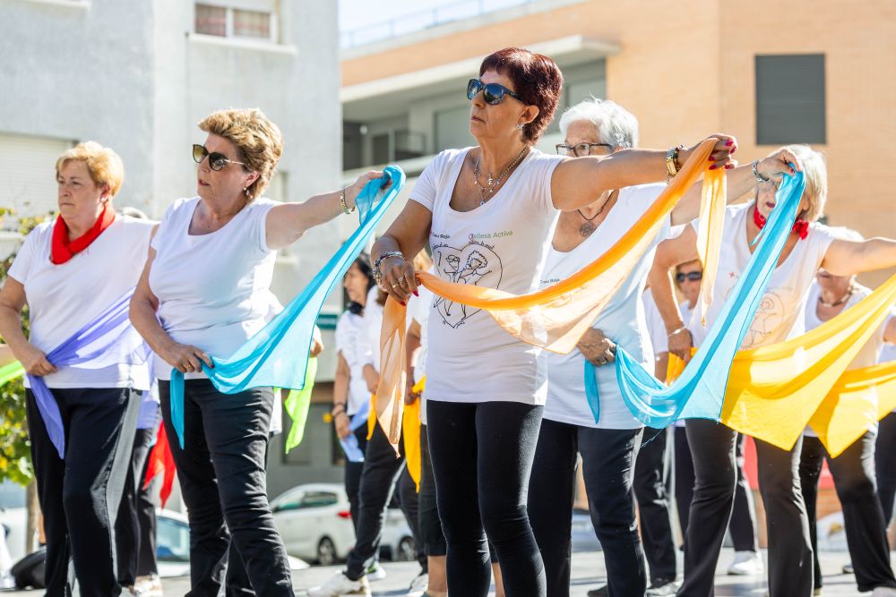 Actuació durant el Dia Internacional de la Gent Gran 2024