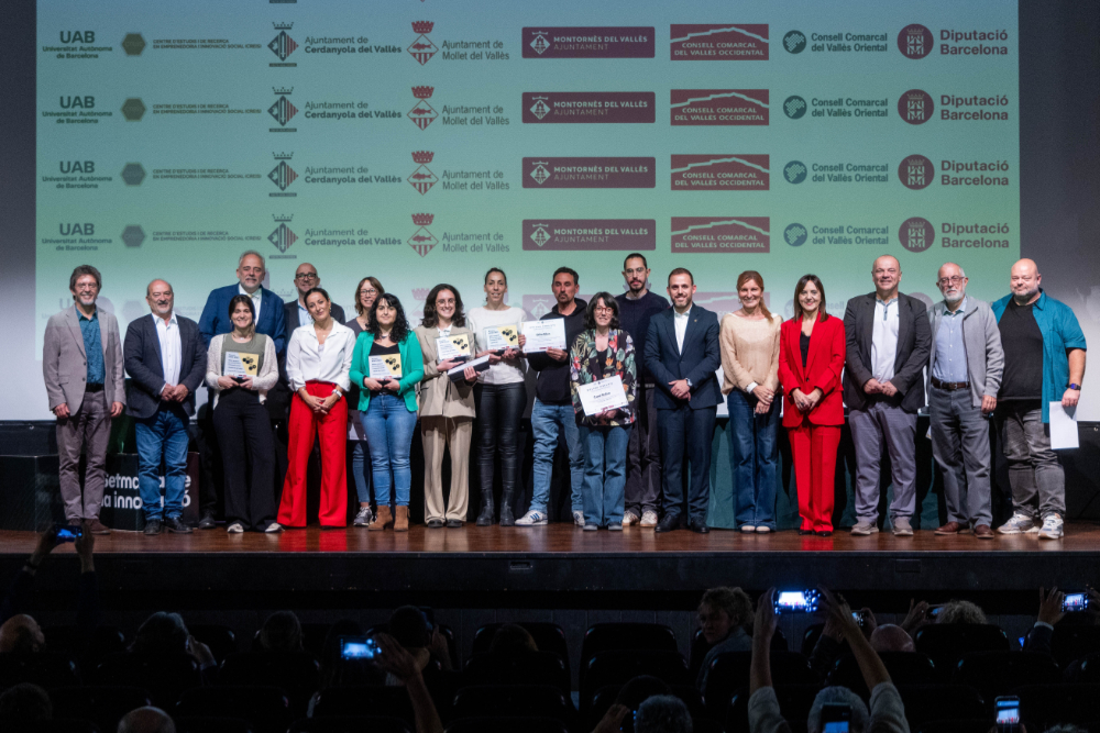 Foto de família amb els guanyadors dels Premis Eines 2025