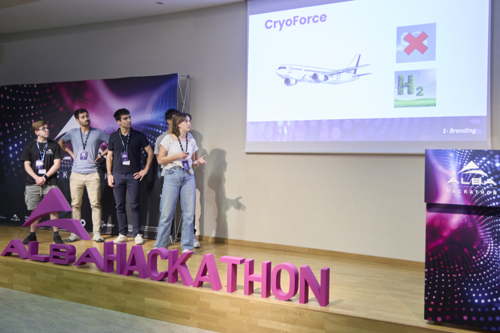 Presentació d'un dels equips participants a la Hackathon
