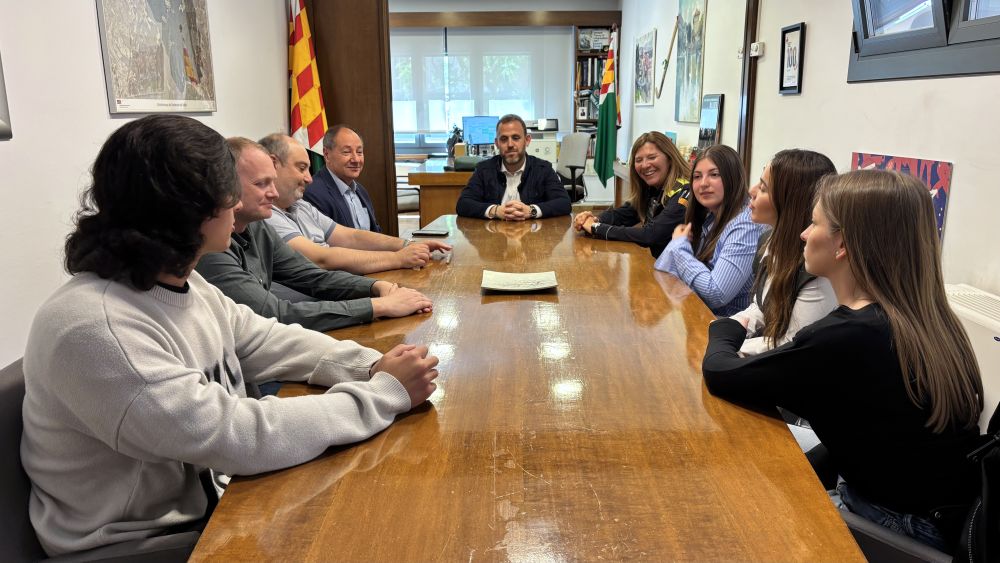Els estudiants van ser rebuts per l'Alcalde qui els va agrair la seva feina