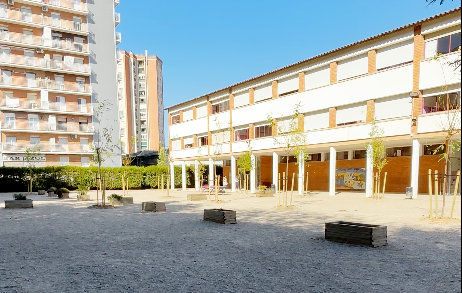Façana de l'Escola Les Fontetes