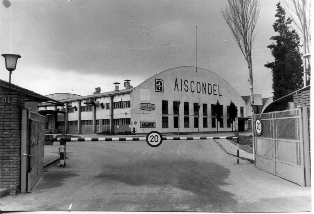 Fotografia antiga de l'entrada a Aiscondel