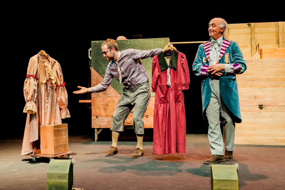 Espectacle familiar:  UИ vestit nou per a l’emperador