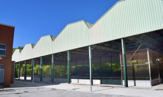 Imatge exterior de la pista poliesportiva de La Boina