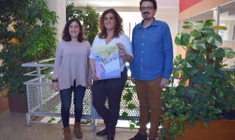 Foto amb el cartell del concert