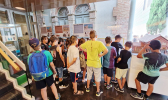Els alumnes de l'escola Xarau visiten l'exposició
